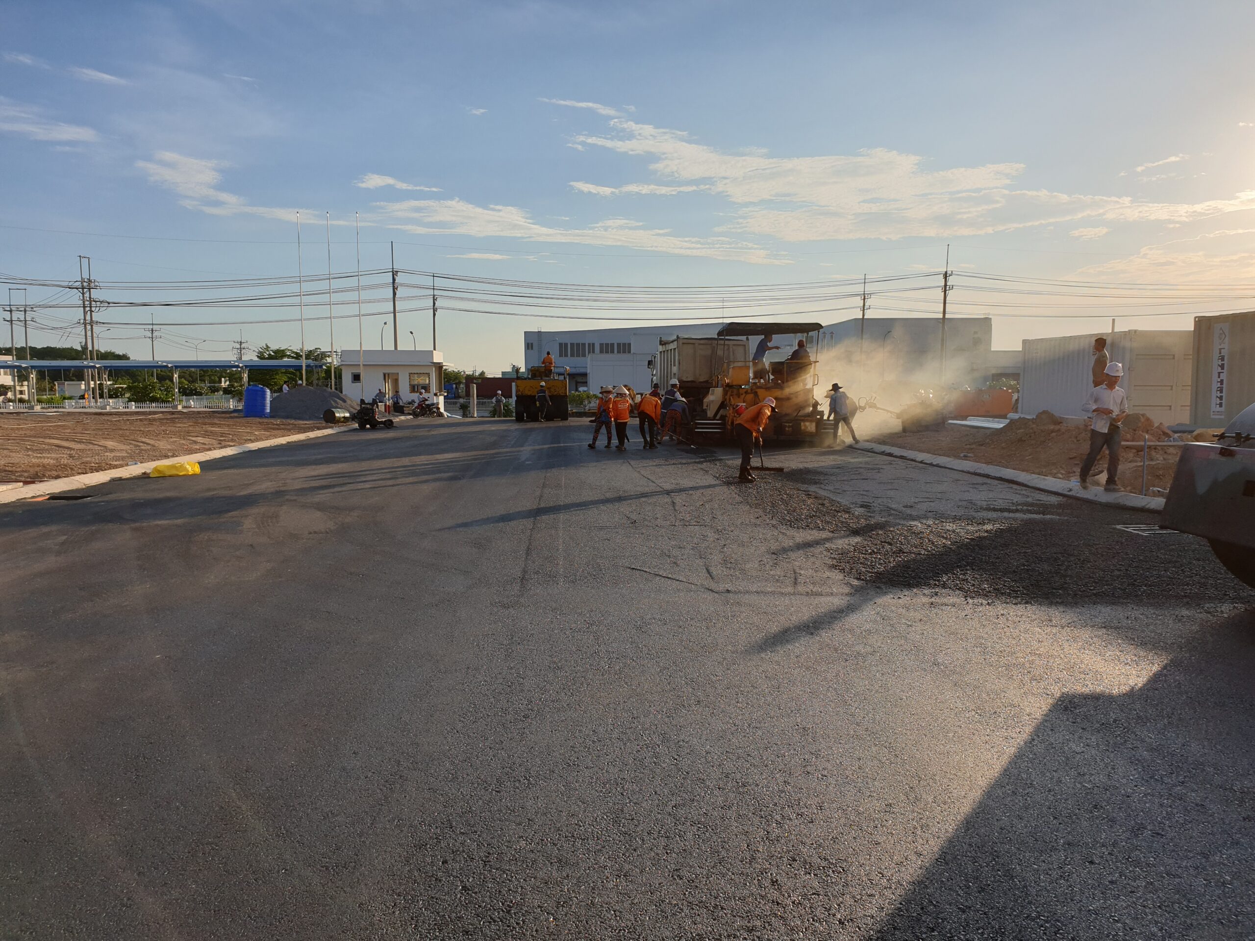 Thi công đường và thảm nhựa đường