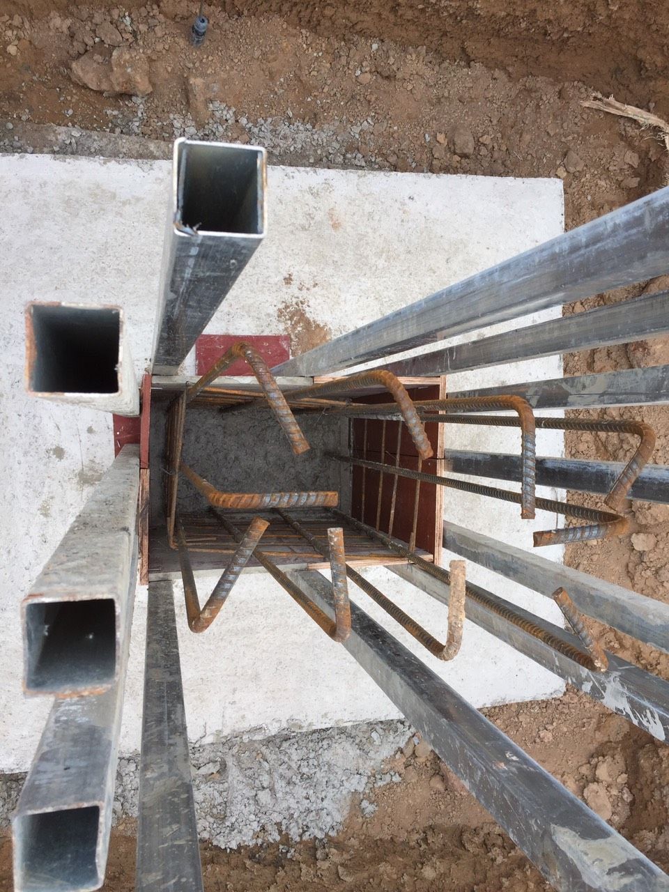 Thi công cổ cột nhà xưởng