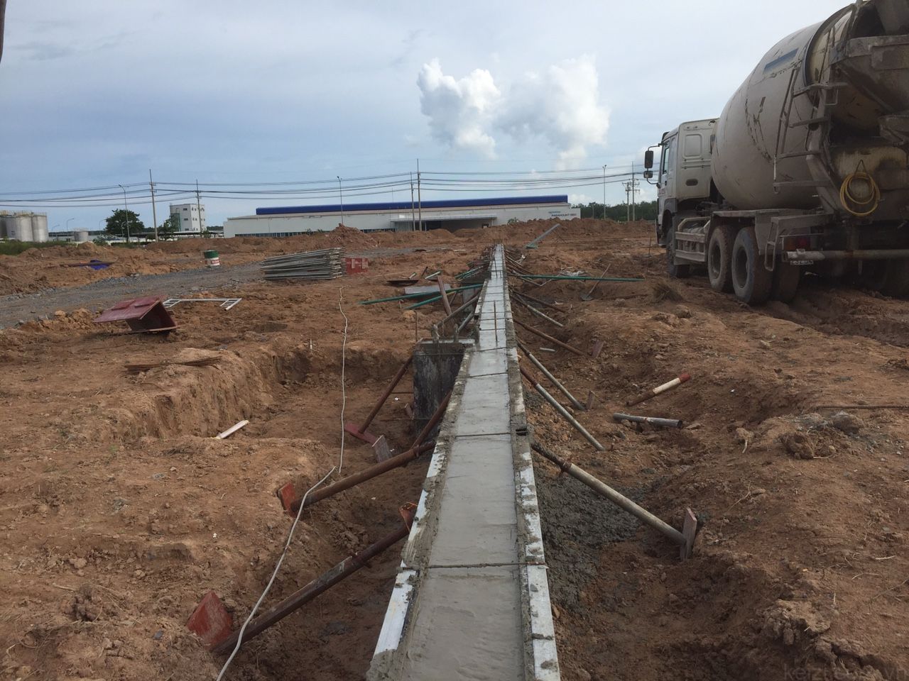 Thi công đà kiềng nhà xưởng