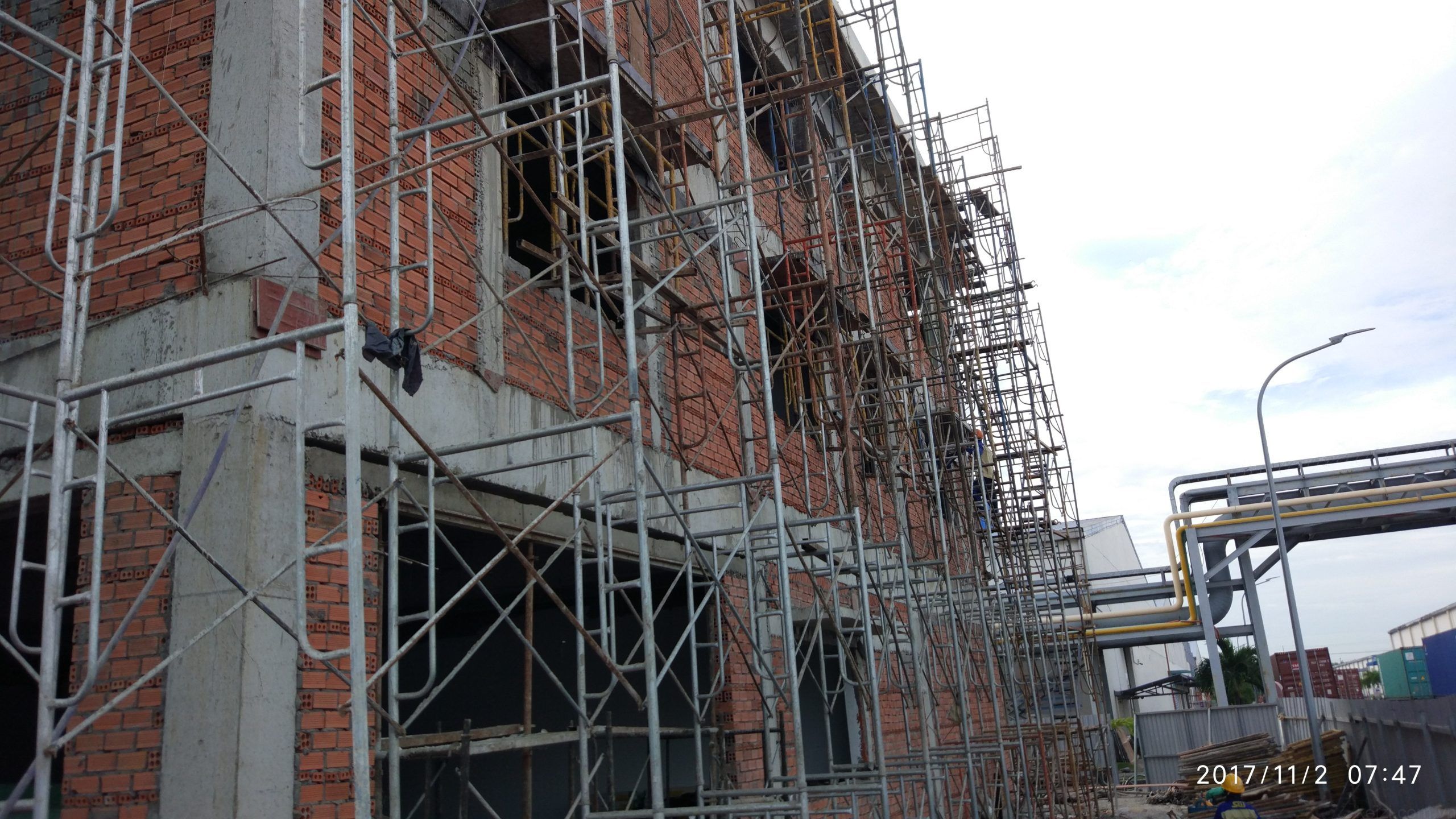 Thi công tường gạch